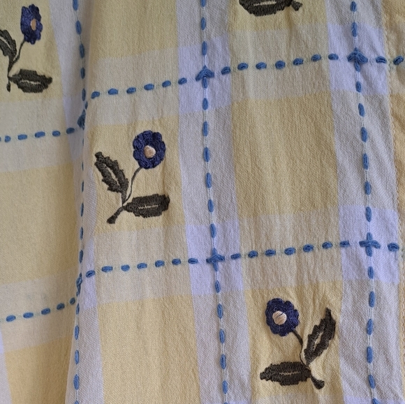 Womens embroidered/ checkered button-down top. - Picture 3 of 8